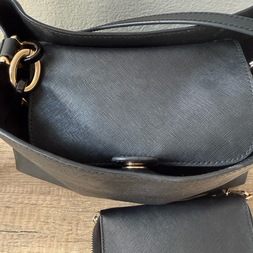Michael Kors Black Shoulder Bag with Wallet - Picture 2 of 9